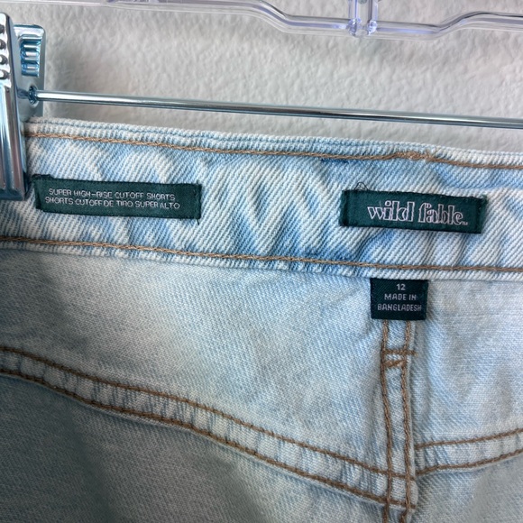 Wild Fable Light Wash Distressed Jean Shorts Size 12 - Picture 2 of 3
